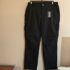 Unitop mens cargo pants/shorts size 34/32 new with tags. Christmas gift